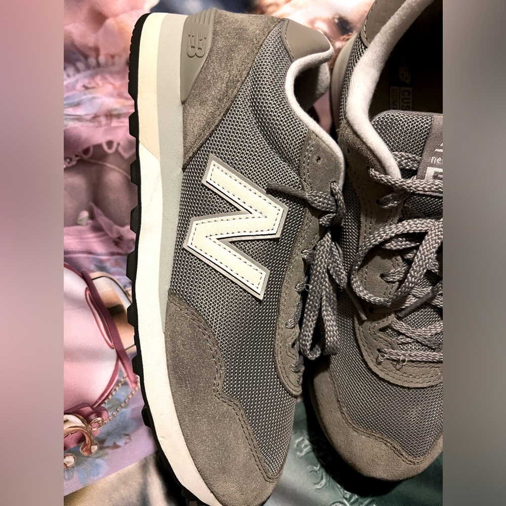 New Balance 515 v3 Sneaker~ Men’s Size 9 EUC